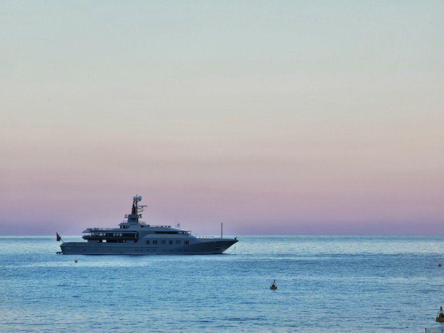 Sea horizon in Monaco